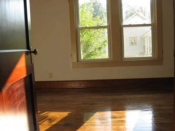 middle bedroom west window