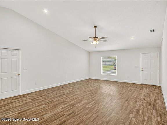 5th image of 640 Roth Ct SE