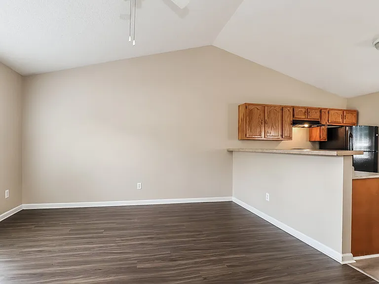 330 W Holt St — Photo 7