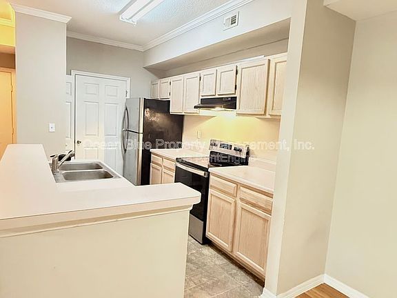 4th image of 5606 Pinnacle Heights Cir APT 205