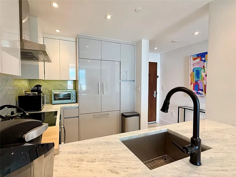 225 Collins Ave #6J — Photo 20