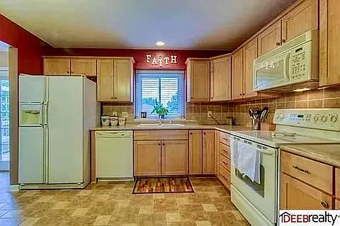 15206 Grover St — Photo 2