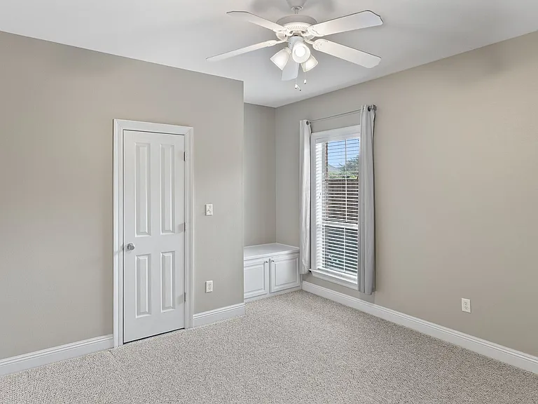 10741 Hillmont Ave — Photo 10