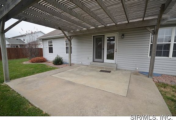 4th image of 702 Mary Ann Ct