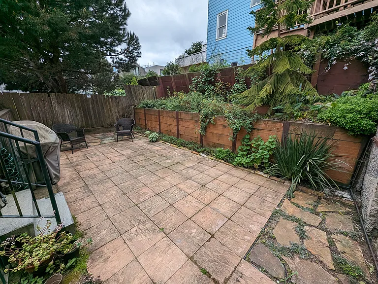 885 Waller St — Photo 13