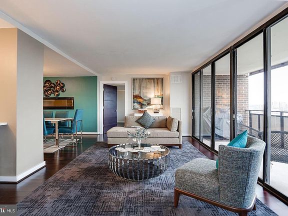 Spacious living room