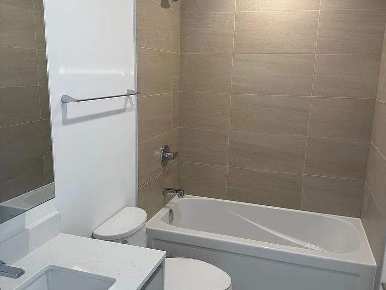 8188 Yonge St #827 — Photo 16
