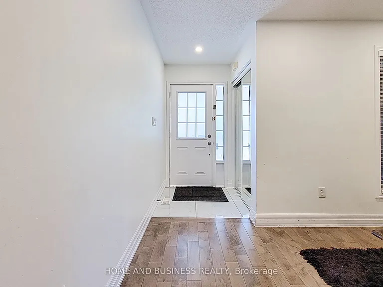 2374 Baintree Cres — Photo 5