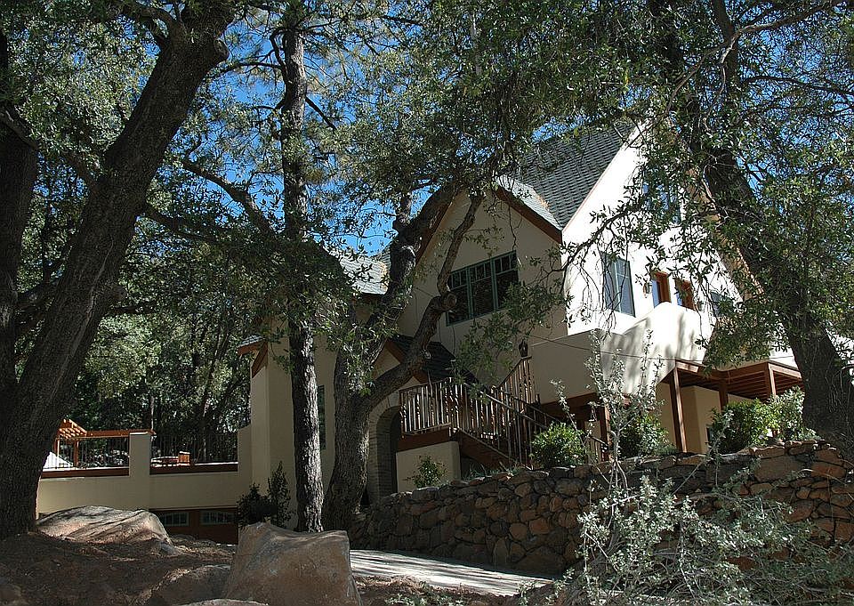 3 bed/3 ba. new const. - quality throughout!