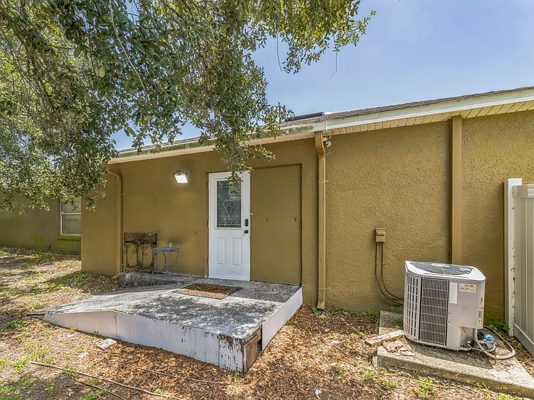 465 Rio Grande Ln #B — Photo 3