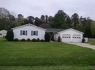 46 Riverside Dr, Smithfield, VA 23430