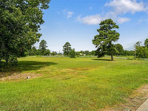 3rd image of 212 Bellevue Farm Dr
