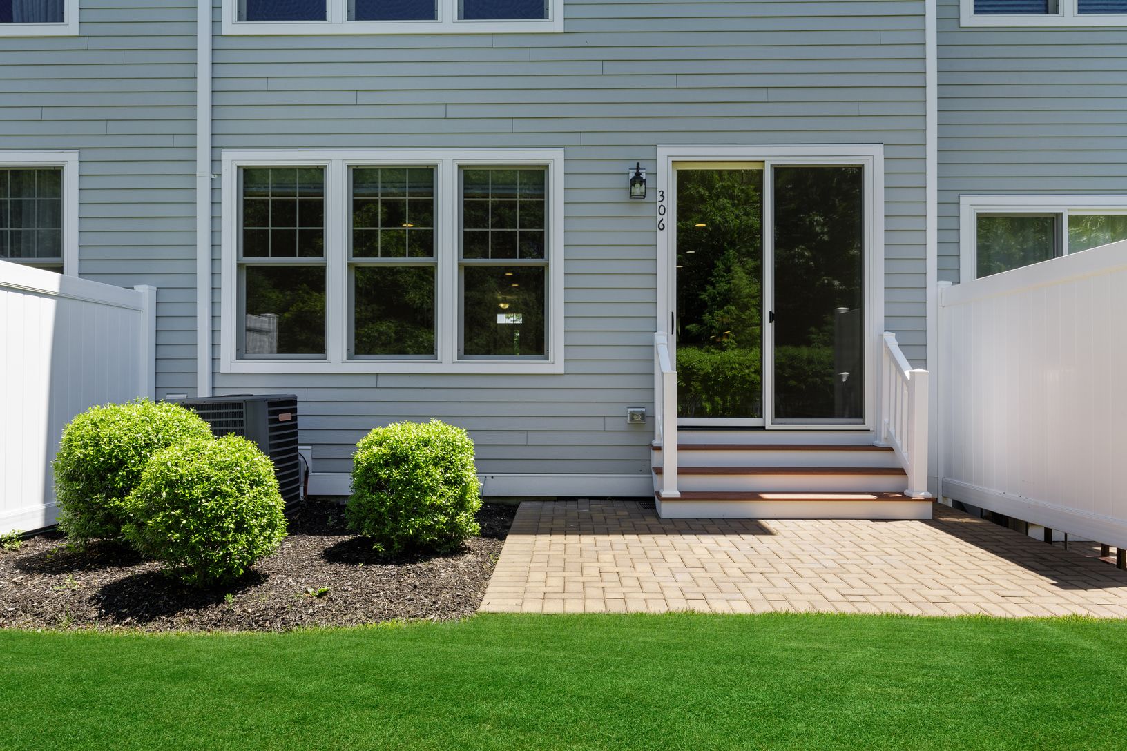  Private Patio And Garden Off The Living Room