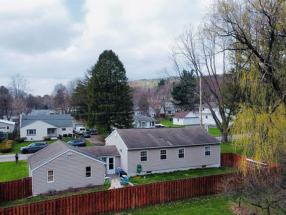 3rd image of 133 Sunset Ave