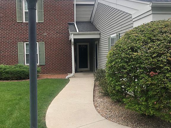 5th image of N17W26851 E Fieldhack Dr Unit H