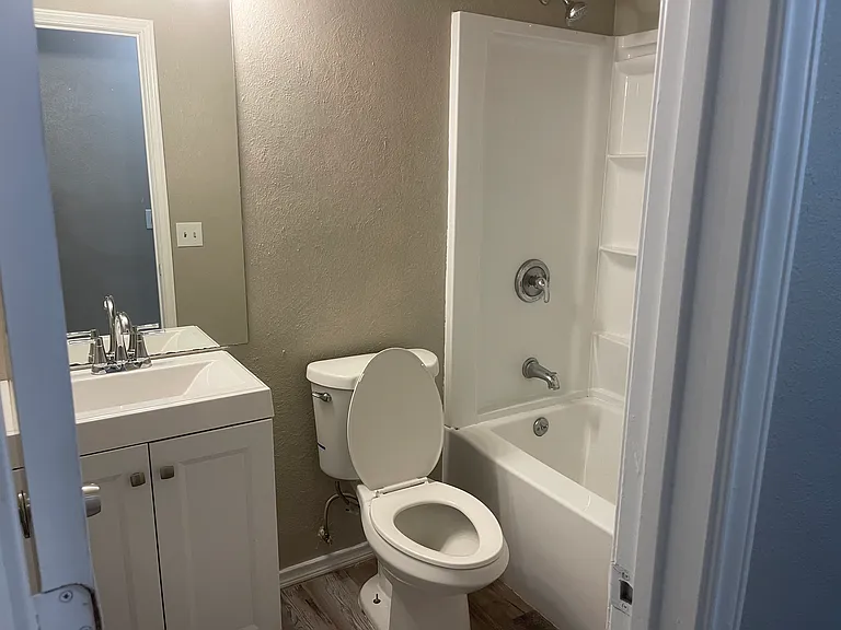 713 Meadowdale Dr — Photo 8