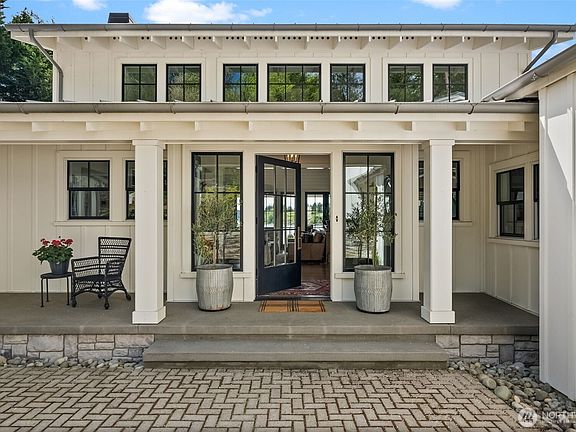 3rd image of 2606 East Bay Drive NW