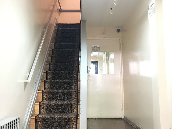 3rd image of 125 Lexington Ave APT 1