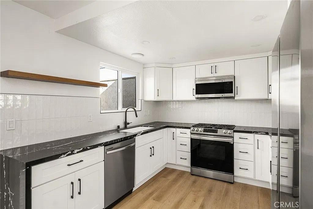 2 bed, 1150 sqft, $3,750 — Photo 1