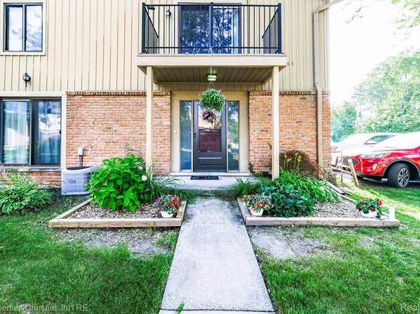 41678 Bedford Dr, Canton, MI 48187