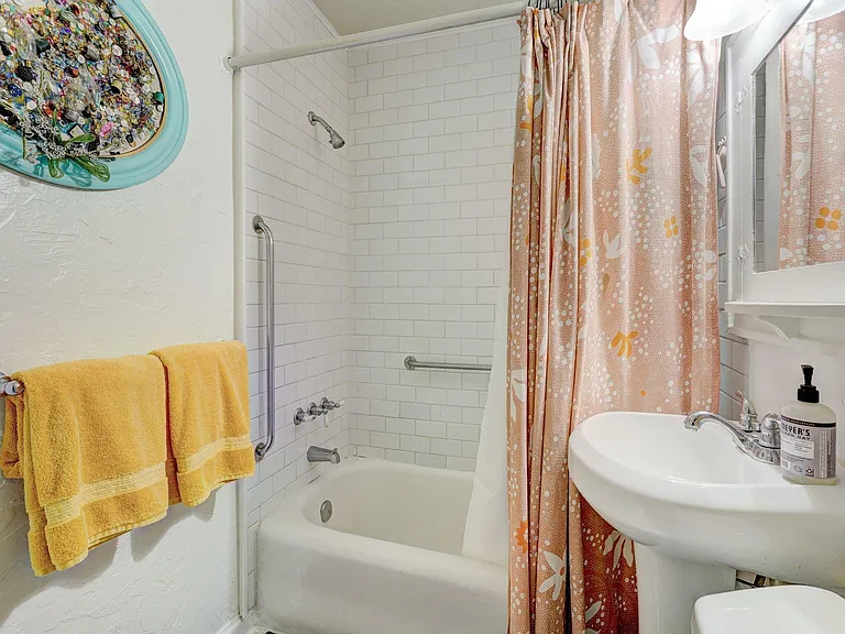 308 NW 24th St #B — Photo 8