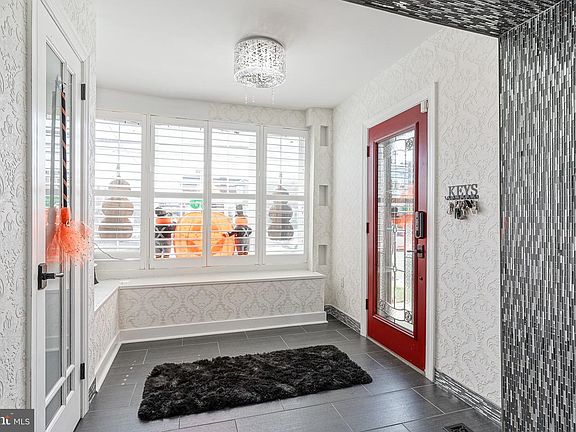 4th image of 1811 Packer Ave