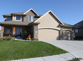 10221 Spyglass Dr, Omaha, NE 68136