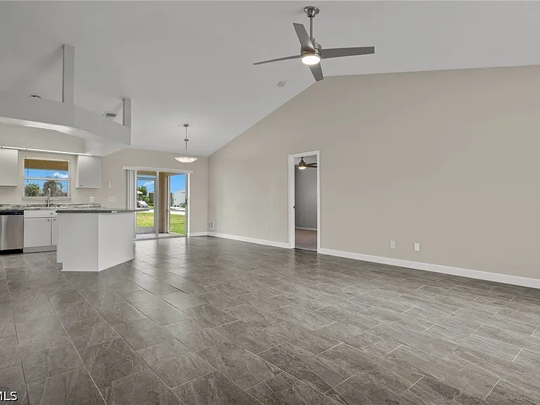 3919 SW 14th Ave — Photo 6