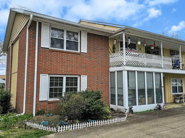 20E Buckingham Drive, Lakewood, NJ 08701