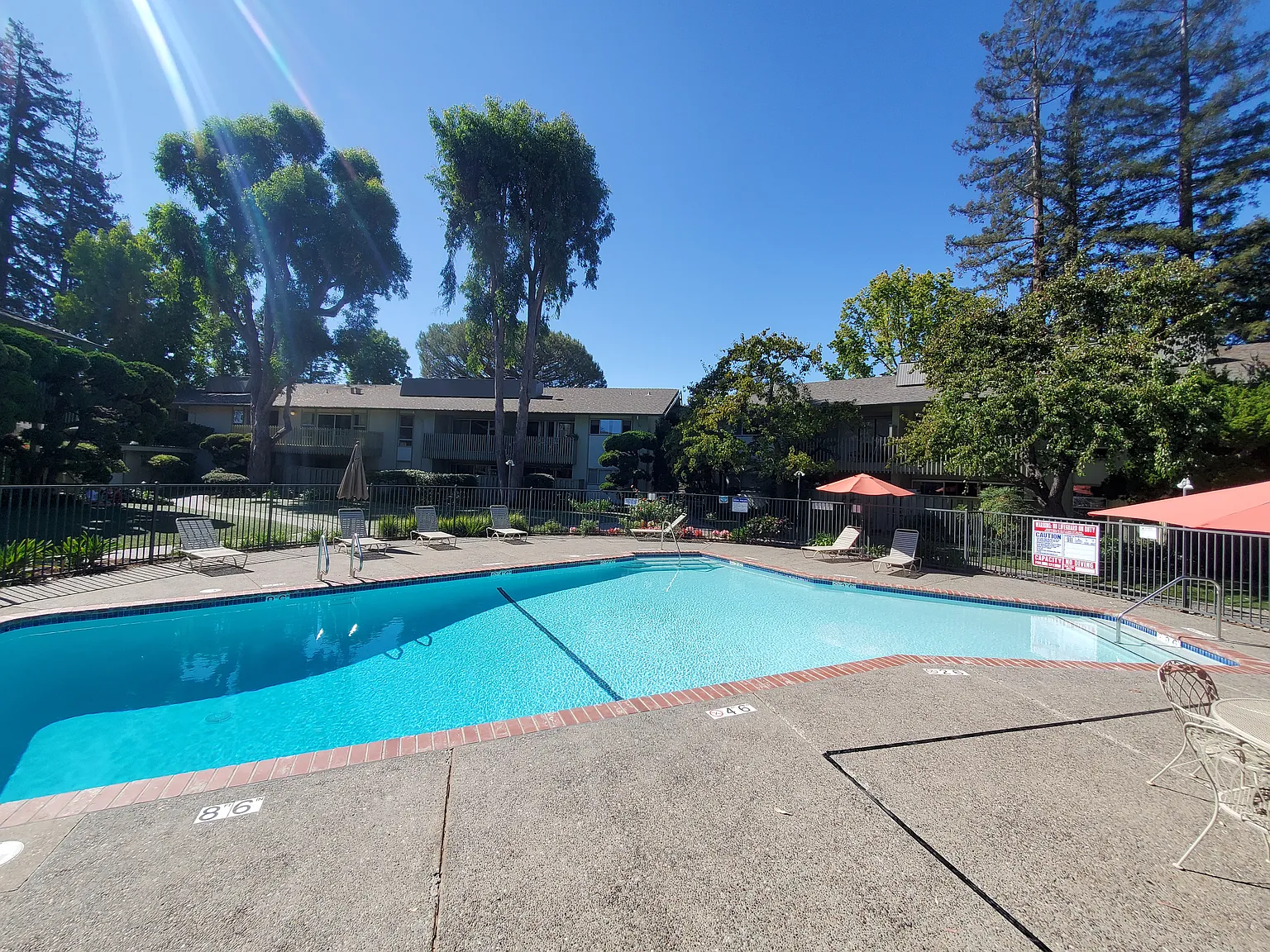 Country Sharon Apartments — Photo 1