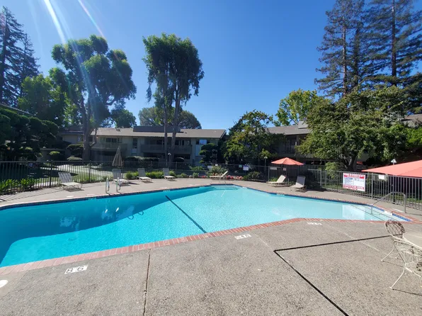 Country Sharon Apartments