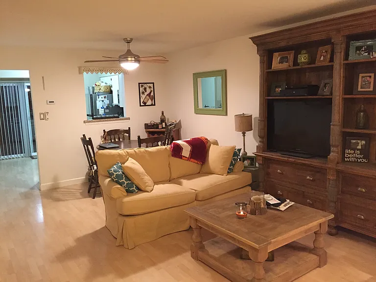 6885 Chasewood Cir — Photo 2