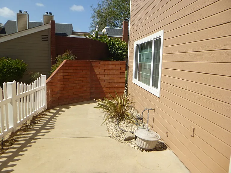 2435 Country Ln — Photo 19