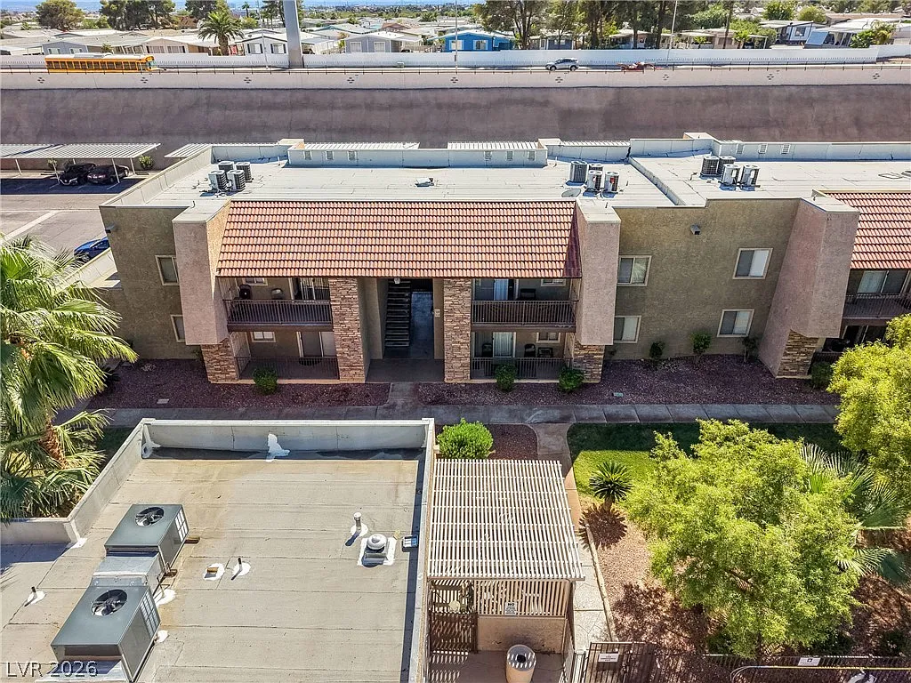 1 bed, 1.0 bath, 700 sqft, $1,175 — Photo 2