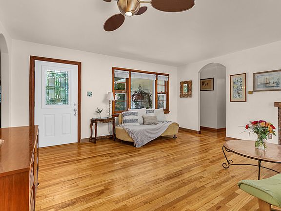 3rd image of 807 Sumner St