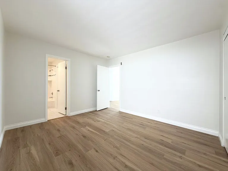 4513 Cove Dr #12 — Photo 23