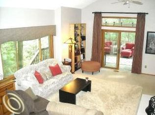 5117 Lisch Dr, Whitmore Lake, MI 48189