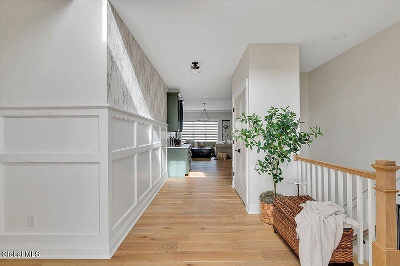 3rd image of 6 Essie Lane