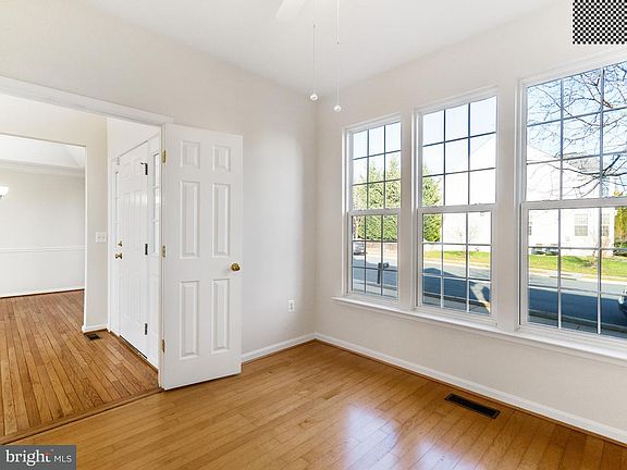 4th image of 719 Vermillion Dr NE
