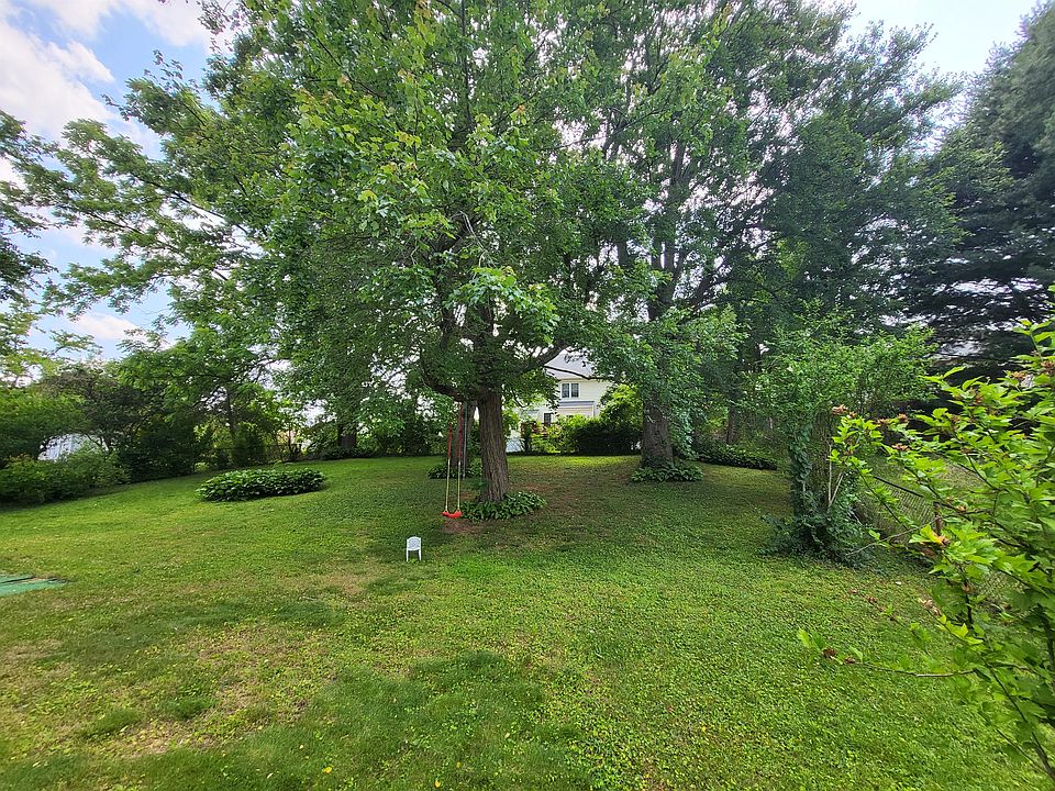 2nd image of 1740 Pimmit Dr