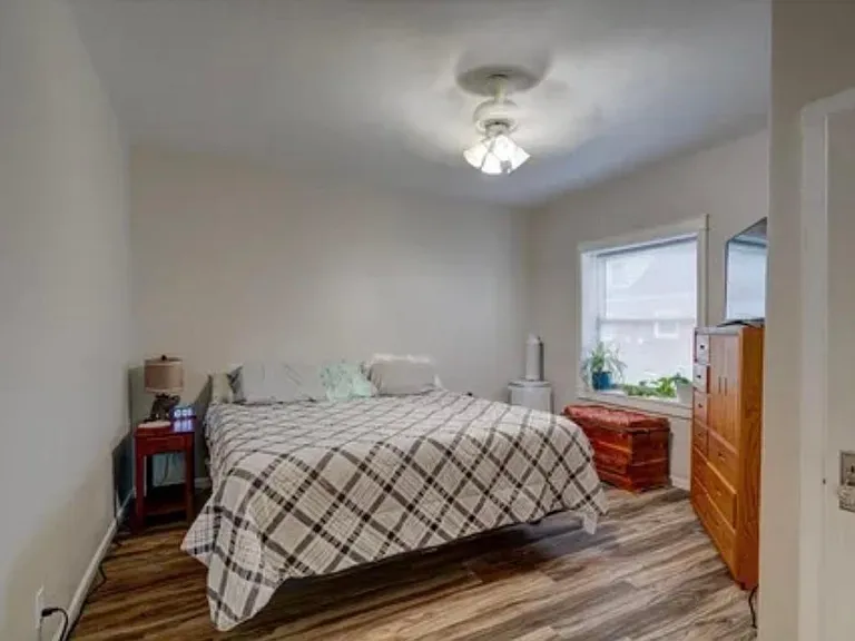 212 E Howard St #1 — Photo 9