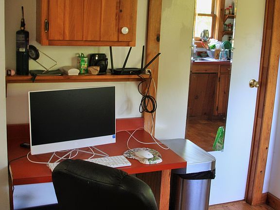 Office area/Extra Counter Space