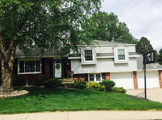 824 Maple Crest Dr, Nebraska City, NE 68410