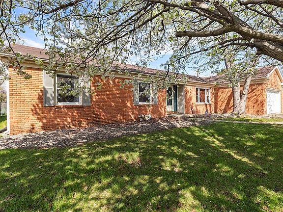 3rd image of 1802 Meadowlake Dr