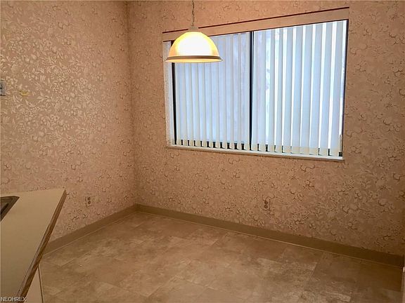 3rd image of 160 Fox Hollow Dr APT 201