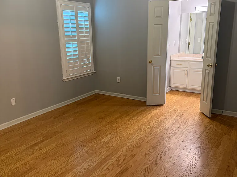 1043 Island Pl E — Photo 9