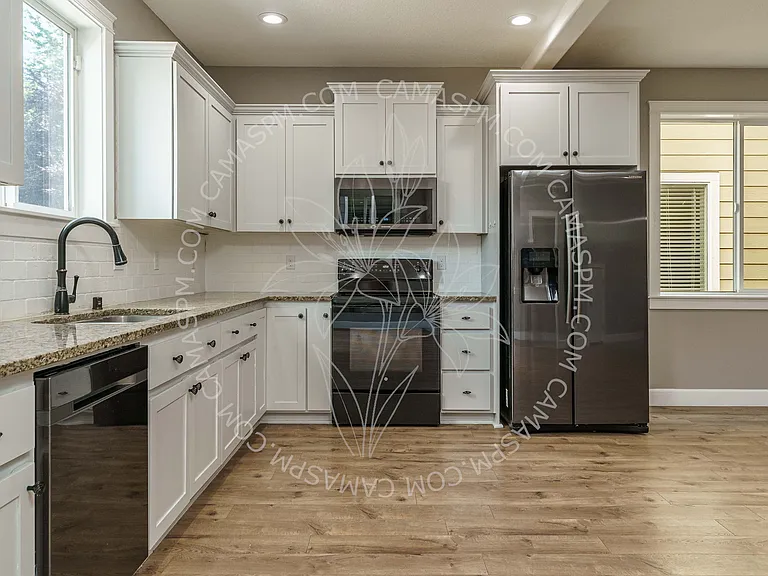 620 NW Ivy St — Photo 17