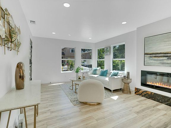 5th image of 4621 Dyer St