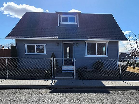 5th image of 202 E Naches Ave