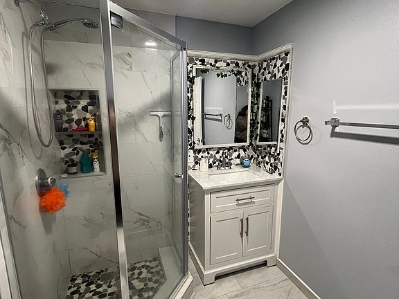 5th image of 2241 Aspenwood Dr #1